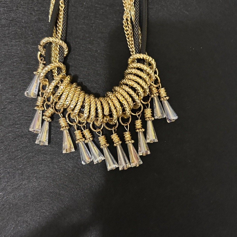 Elegant Gold and Crystal Women's Necklace